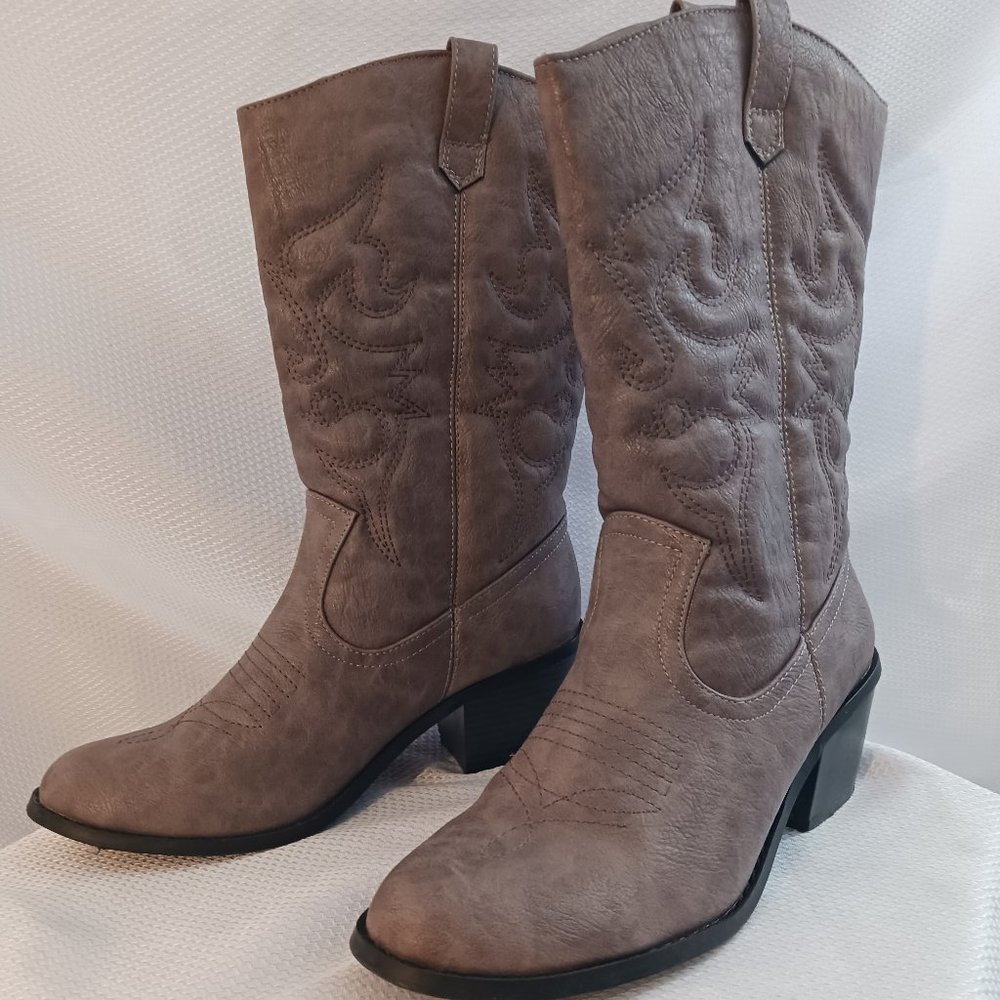 West Blvd. Light brown cowgirl boots